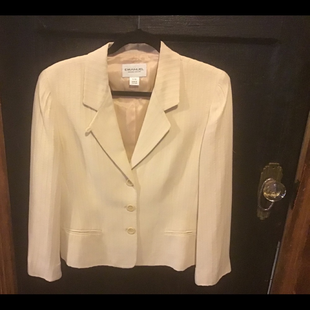 LOVELY SUIT STYLE JACKET FROM EMANUEL UNGARO